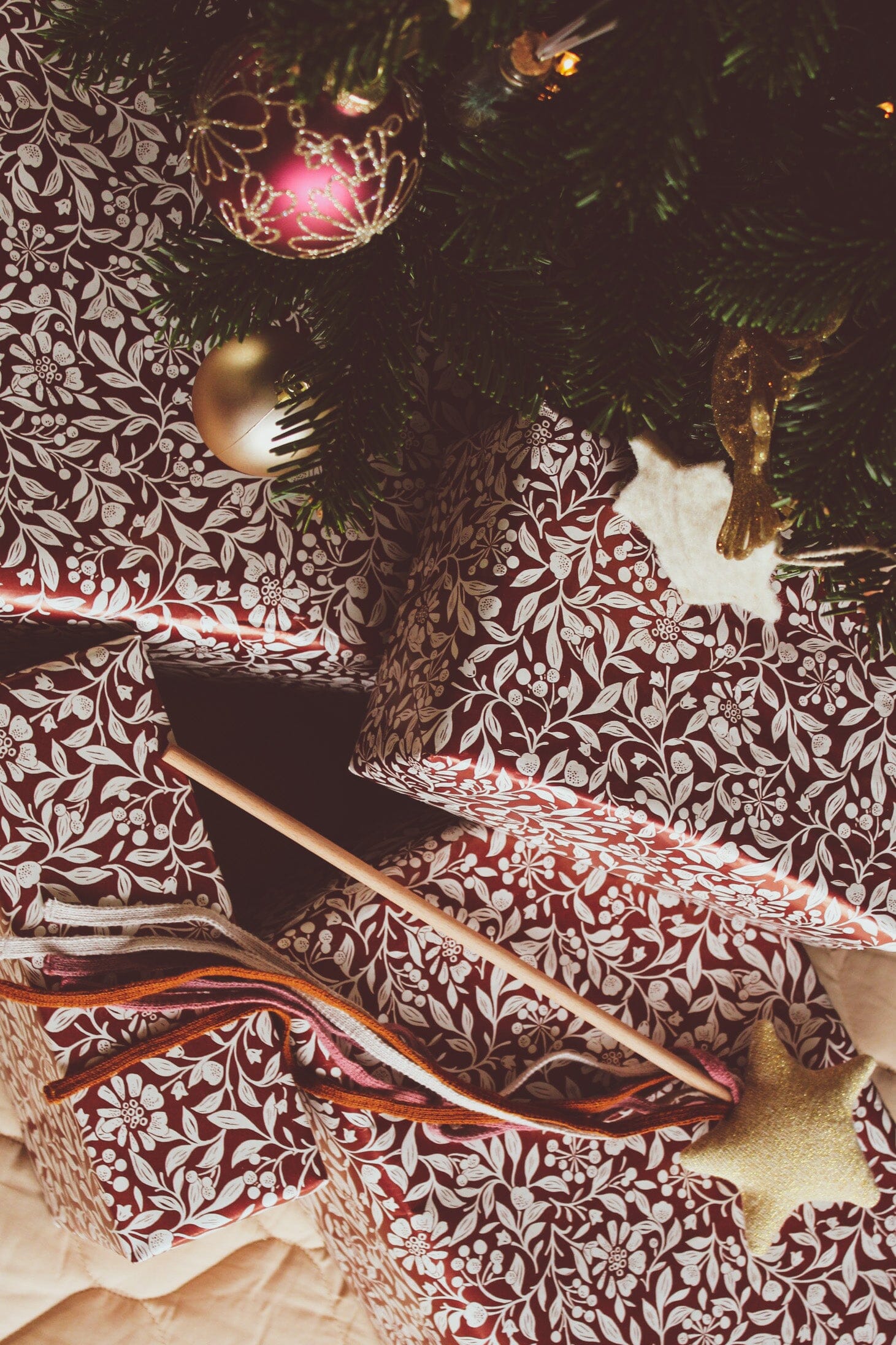 Avery Row - Gold Knitted Sparkle Star Wand Toy Wand Avery Row