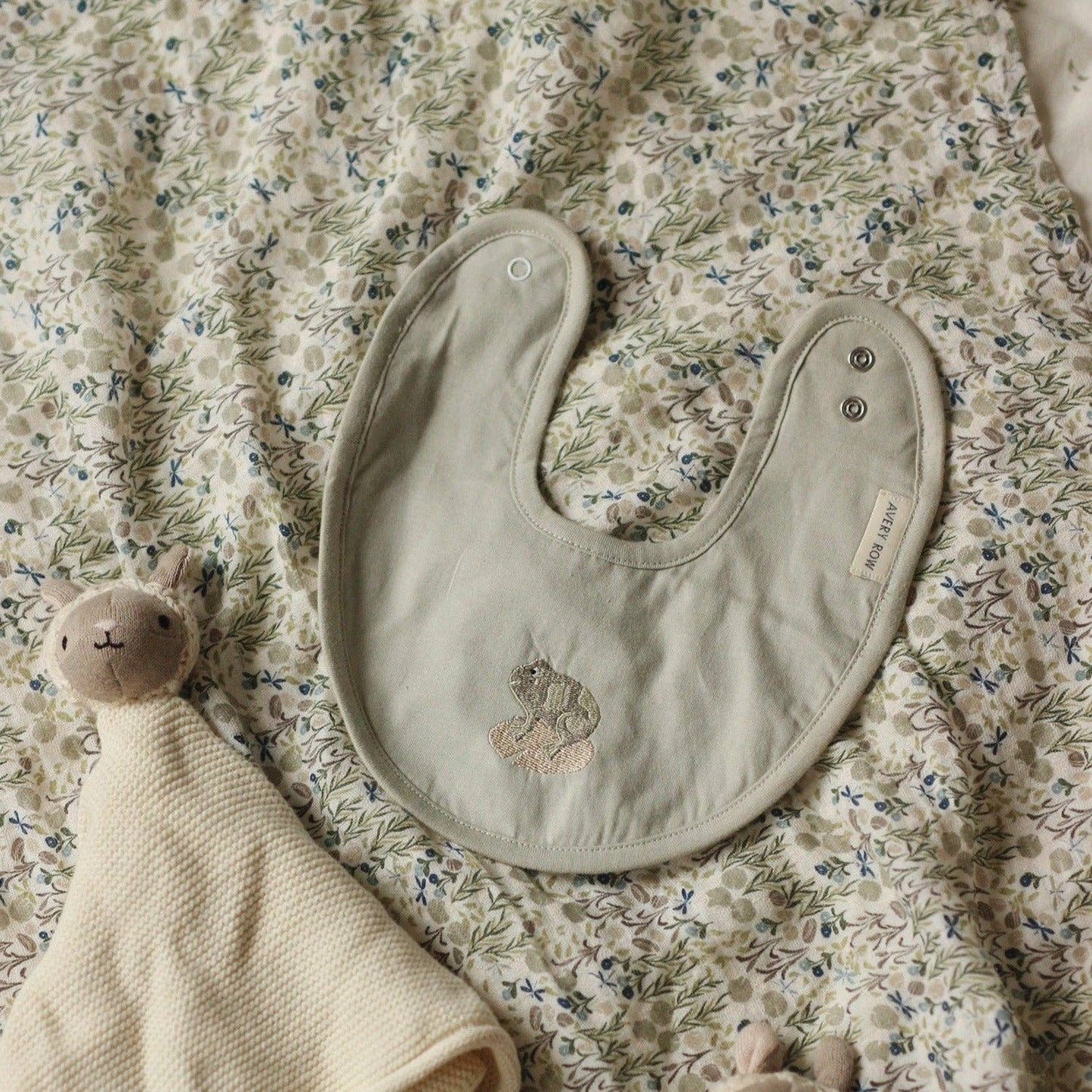 Embroidered Cotton Bib - Frog Avery Row