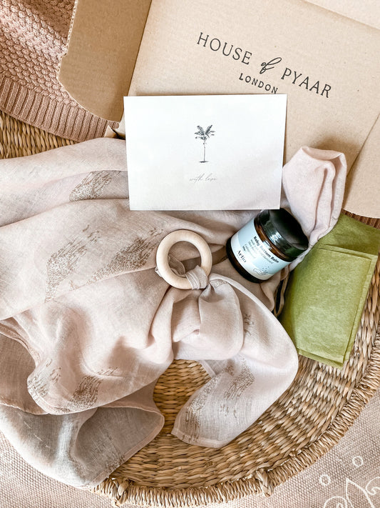 New Baby Gift Set - Gentle Giraffe - Pink New Baby Gift Set House of Pyaar