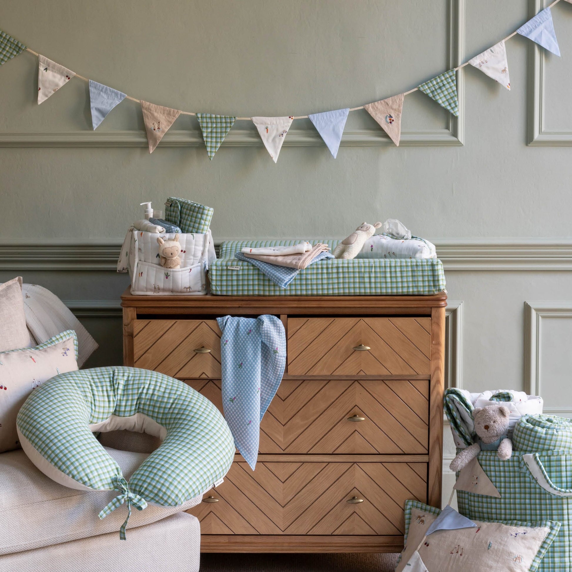 Avery Row | Bunting | Little Farm Avery Row Wholesale 