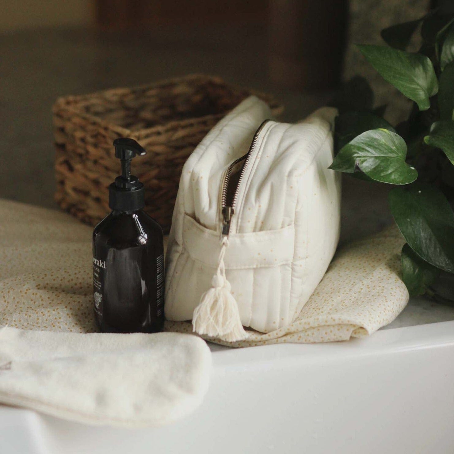 Avery Row - Wash bag - Wild Chamomile Parent Accessories Avery Row Wholesale 