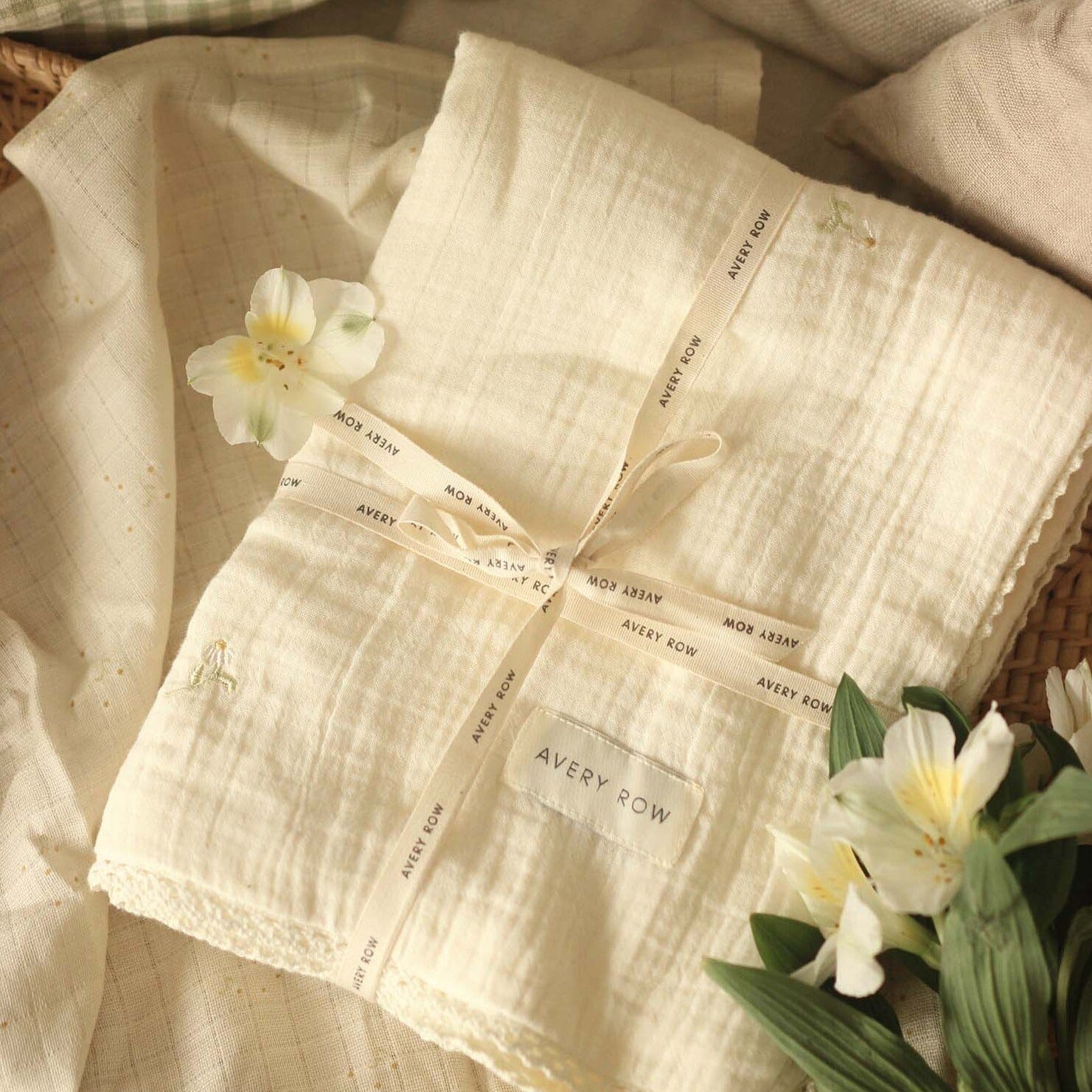 Embroidered Muslin blanket - Wild Chamomile Blankets Avery Row Wholesale 
