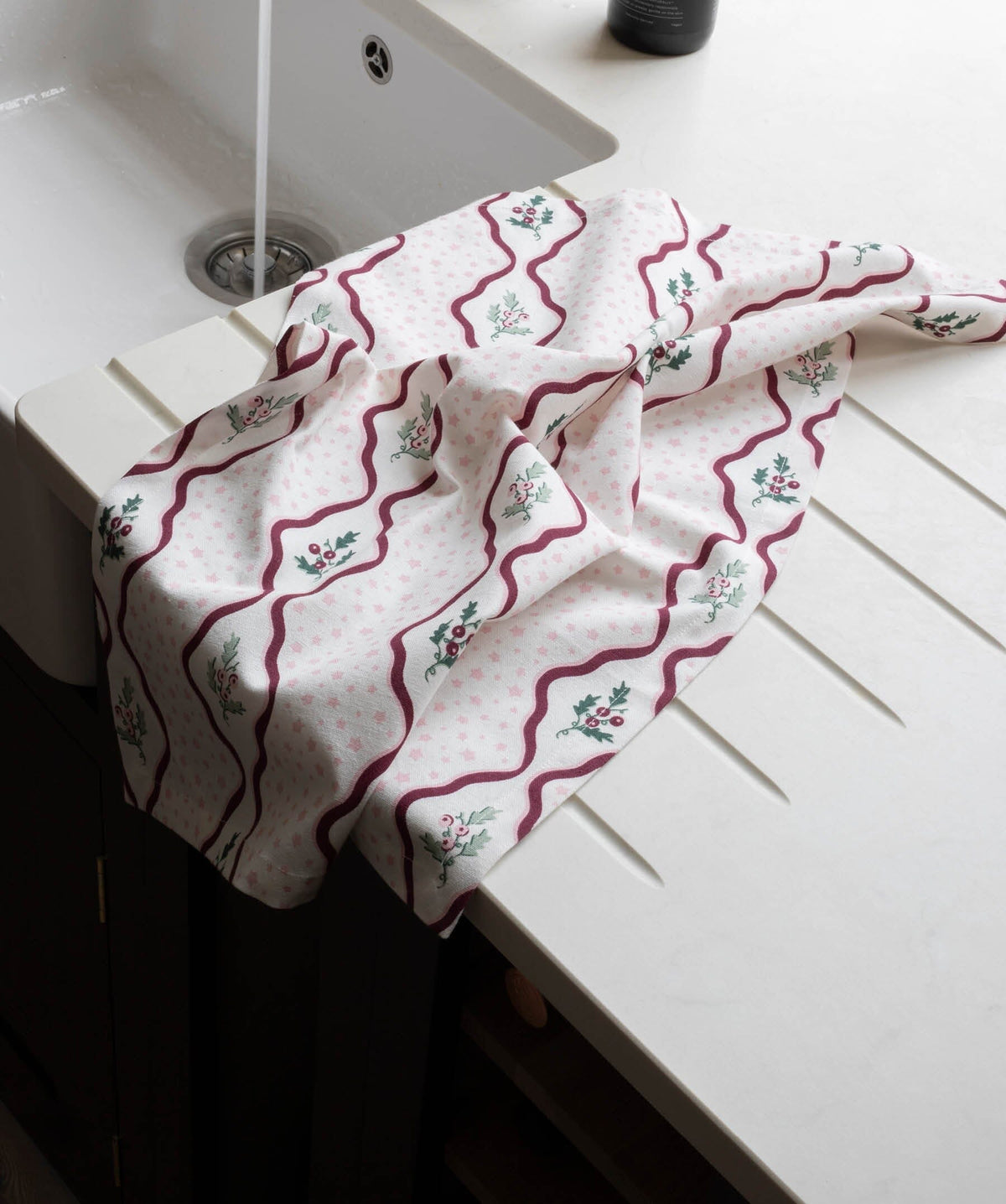 Tea Towels, Set of 2 - Berry Ribbons Christmas Avery Row Wholesale 