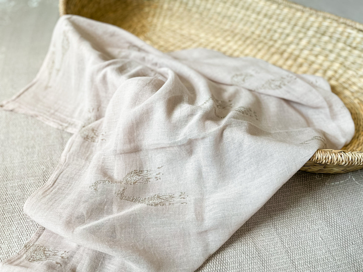 Summer Swaddle - Gentle Giraffe Pink Swaddle Janemade 